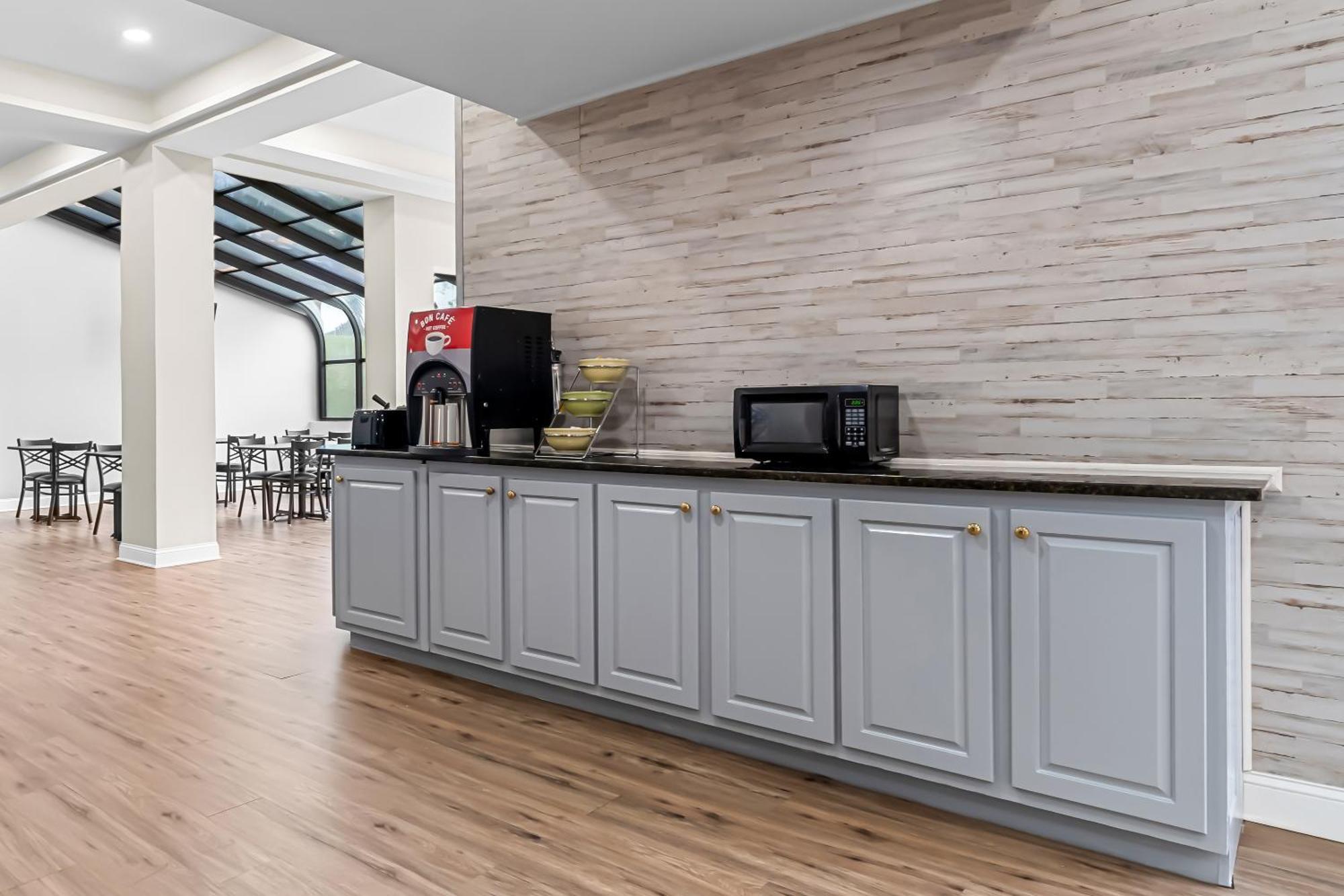 Quality Inn Корнелия Экстерьер фото